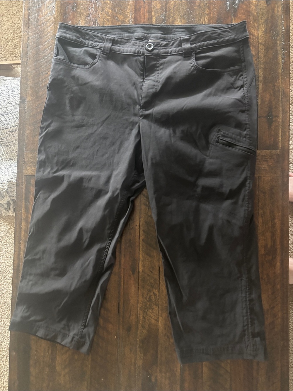 Women’s Eddie Bauer black capris